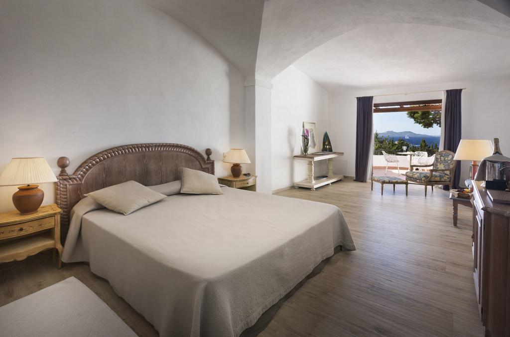Hotel La Bisaccia Baja Sardinia Esterno foto